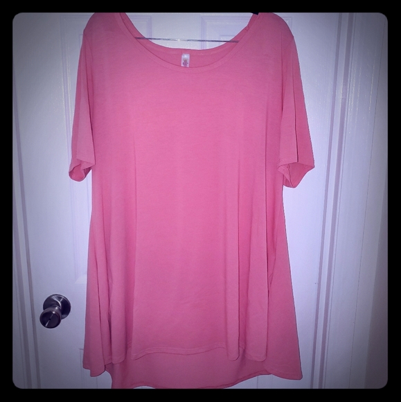 LuLaRoe Tops - Beautiful Lularoe Peach Perfect T Top